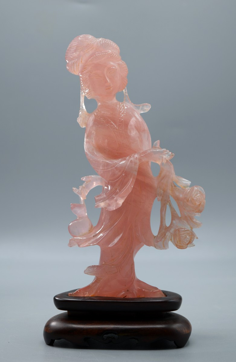 Statue de Divinité en Quartz Rose Sculpté - Chine, milieu du XXe siècle