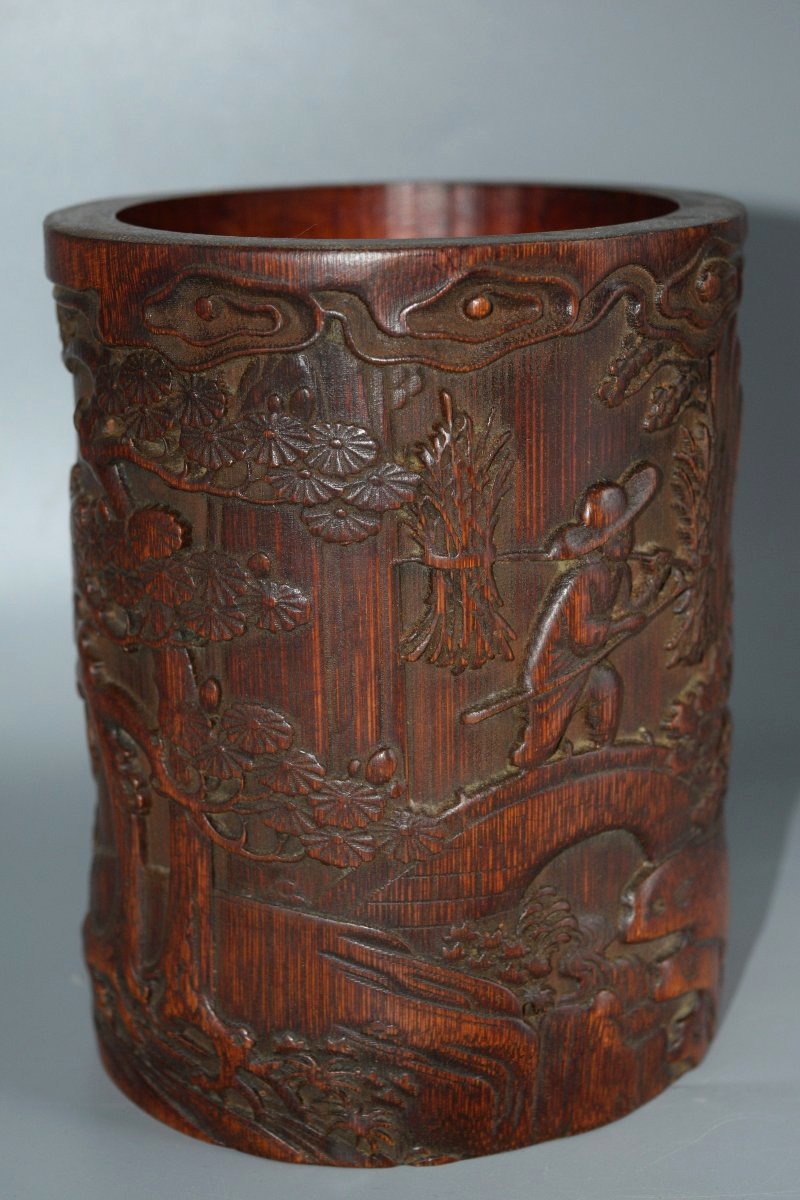 Chinese Bamboo-carved Brush Holder With Traditional Design-photo-2