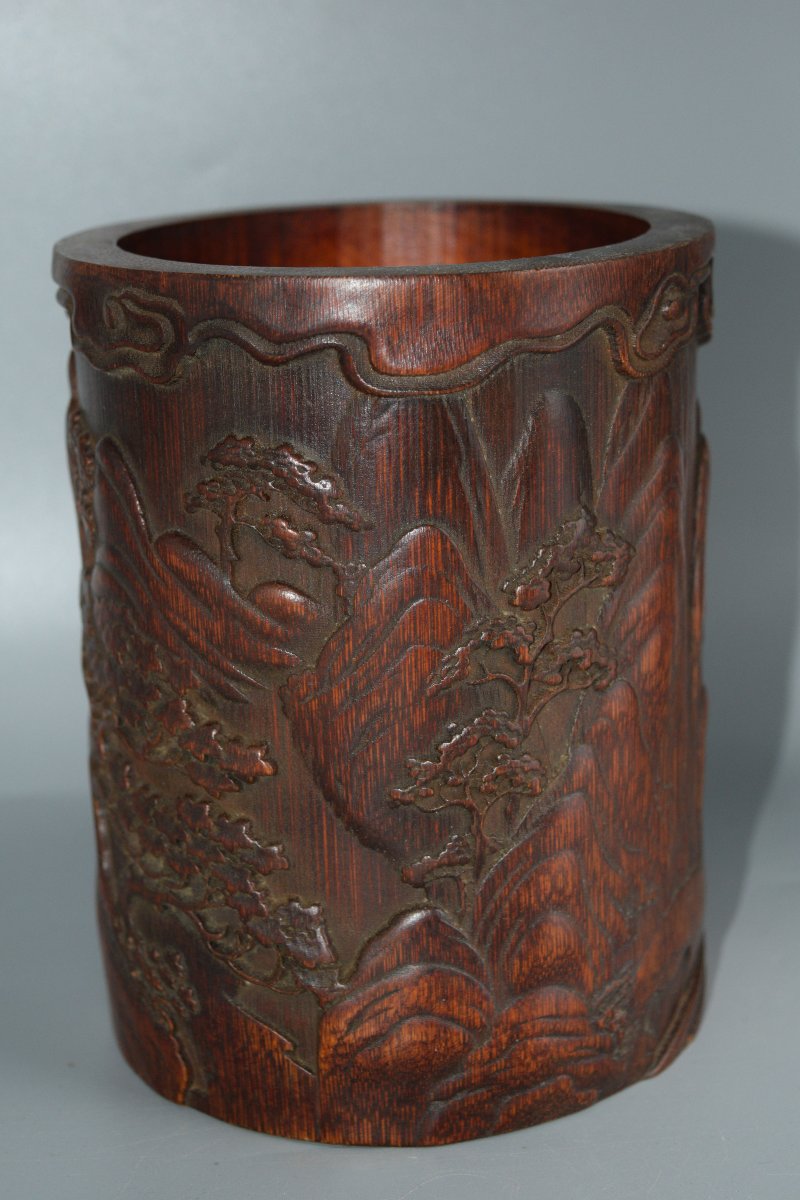 Chinese Bamboo-carved Brush Holder With Traditional Design-photo-1