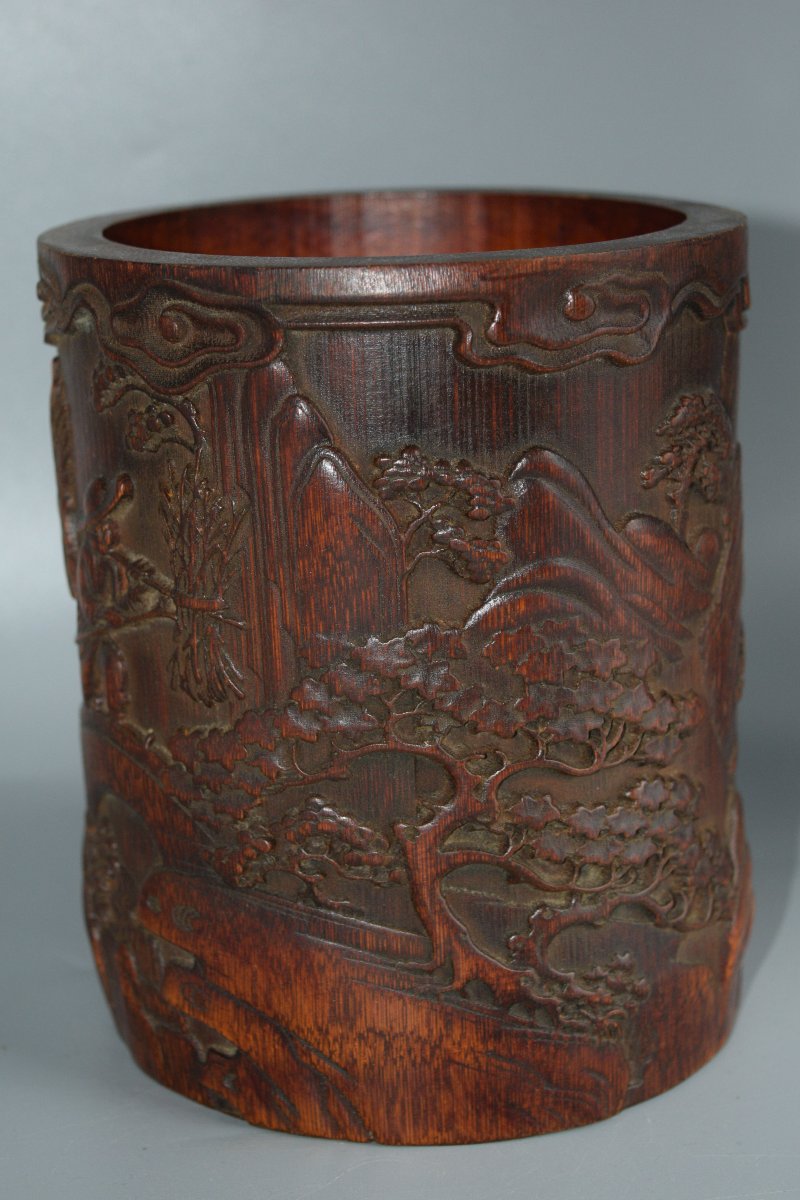 Chinese Bamboo-carved Brush Holder With Traditional Design-photo-2