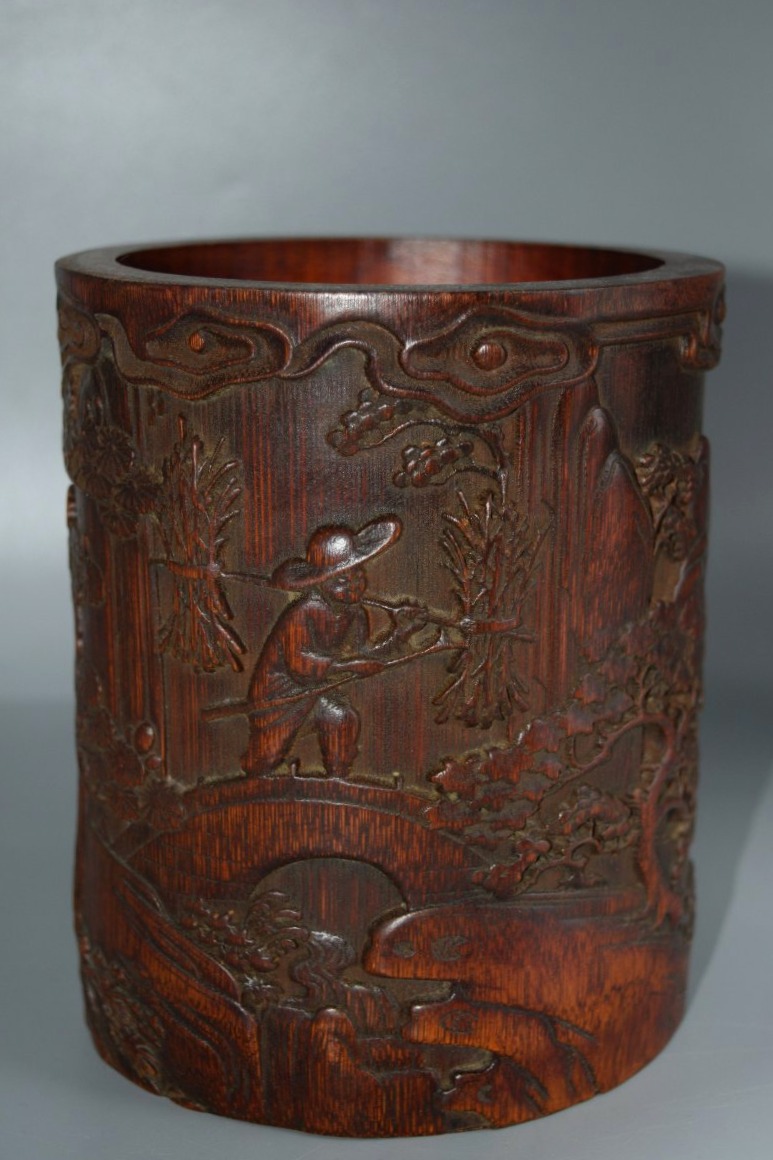 Chinese Bamboo-carved Brush Holder With Traditional Design