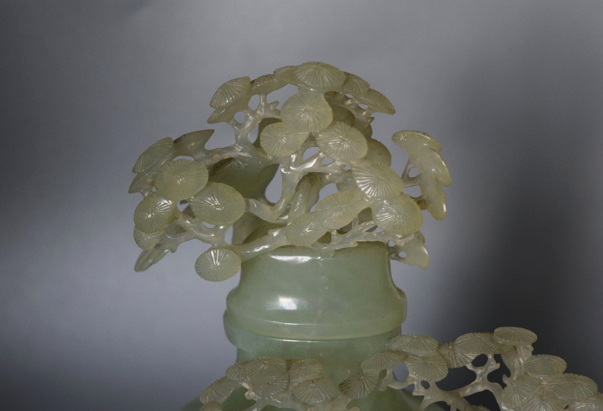 Sculpted Vase Made Of Green Hardstone With A Wooden Base - 22 Cm-photo-4