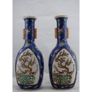 Paire de vases chinois en porcelaine à fond bleu, style Jiaqing, fin XIXᵉ