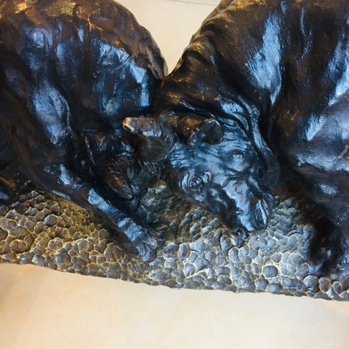 Beau Bronze  . Combat De Taureaux Sauvages -photo-3