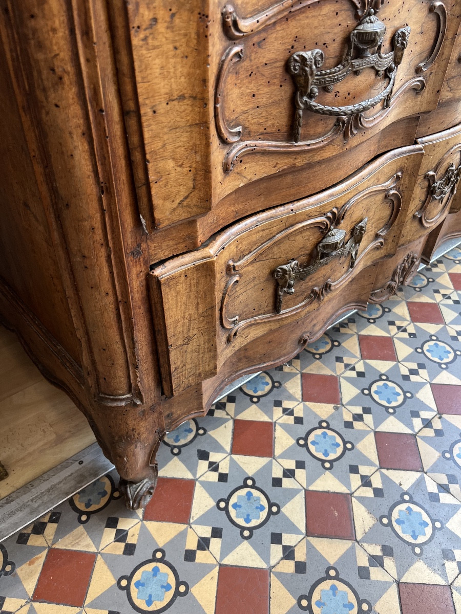 Commode Arbalète en noyer sculpté Époque Louis XV -photo-4