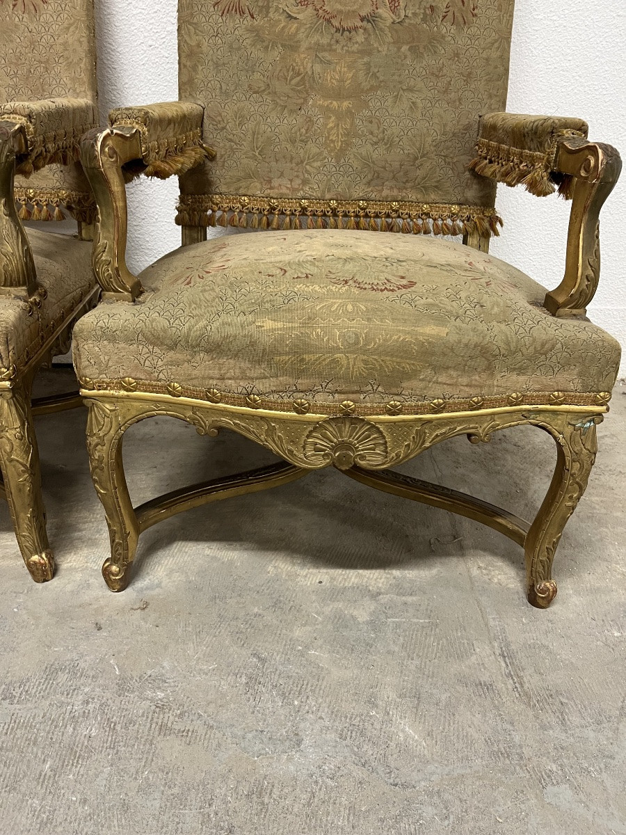 Paire d’importants fauteuils en bois doré et sculpté style Louis XIV -photo-2