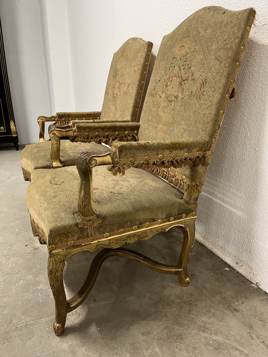 Paire d’importants fauteuils en bois doré et sculpté style Louis XIV -photo-4