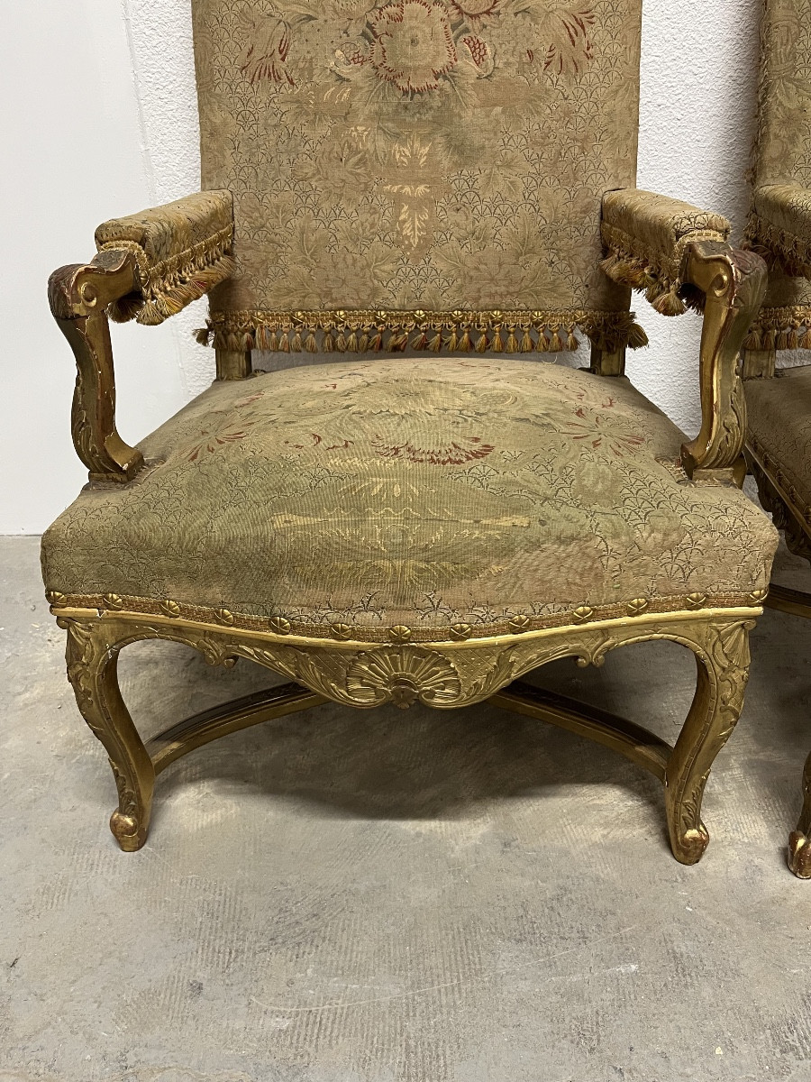 Paire d’importants fauteuils en bois doré et sculpté style Louis XIV -photo-2