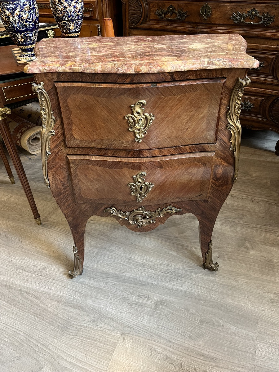 Petite commode d’entre deux de style Louis XV