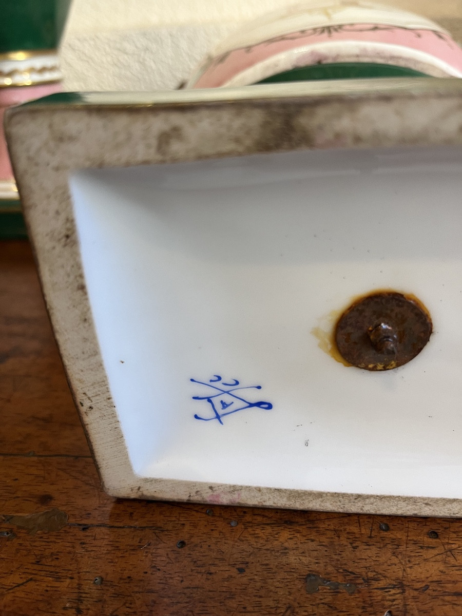 Coffret de 4 tasses et soucoupes en porcelaine de la maison Cartier -photo-4