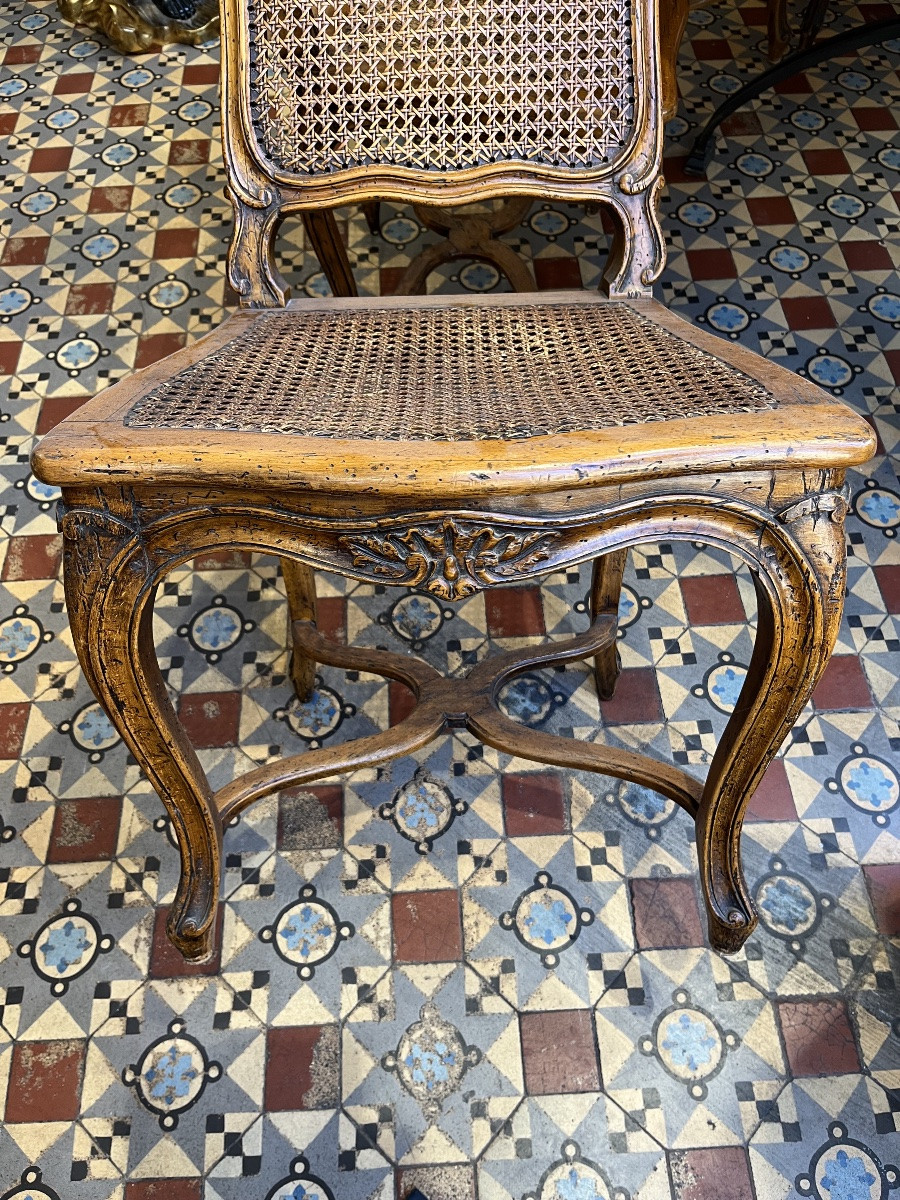 Suite de 6 Chaises en noyer sculpté et cannées pieds à entretoises -photo-2