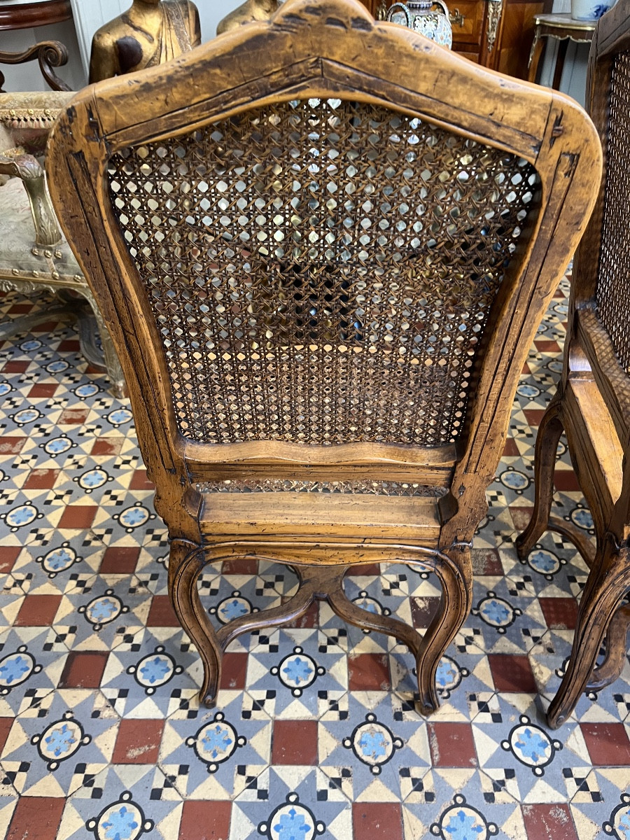Suite de 6 Chaises en noyer sculpté et cannées pieds à entretoises -photo-2