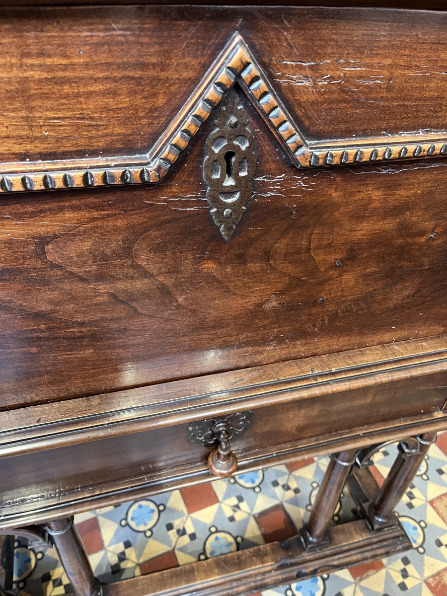 Small 18th-century Travel Chest -photo-2