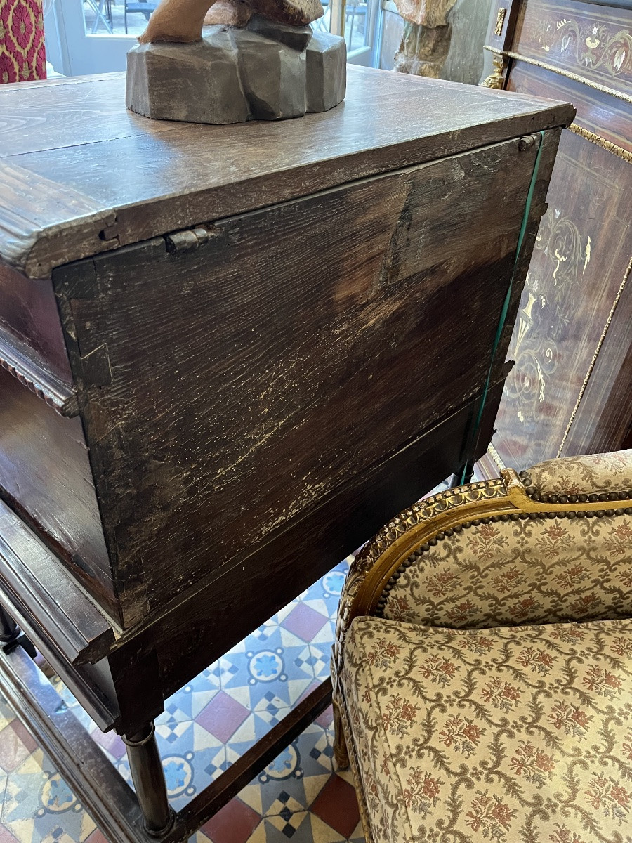 Small 18th-century Travel Chest -photo-1