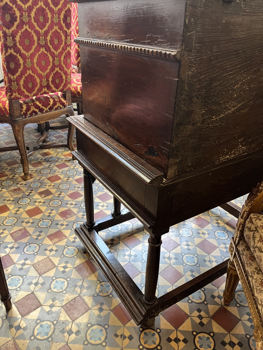 Small 18th-century Travel Chest -photo-2