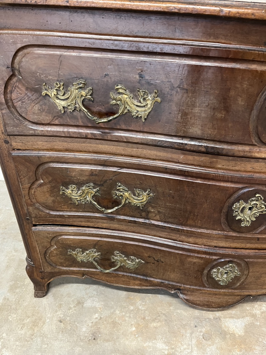 Important Bombé Commode In Carved Walnut, 18th Century -photo-3