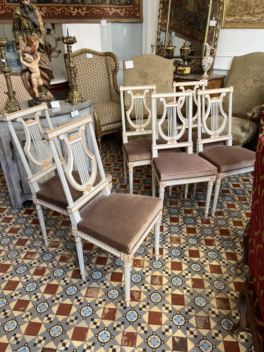 Suite de 6 chaises rechampies à dossier Lyre style Louis XVI -photo-1