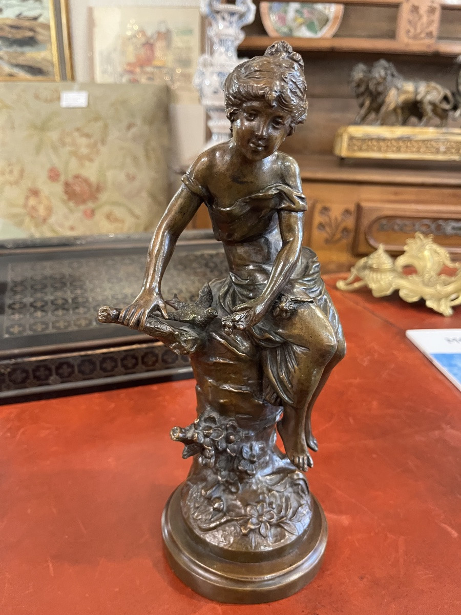 Sculpture  en bronze «  jeune femme à la colombe «  par L. P. Moreau -photo-2