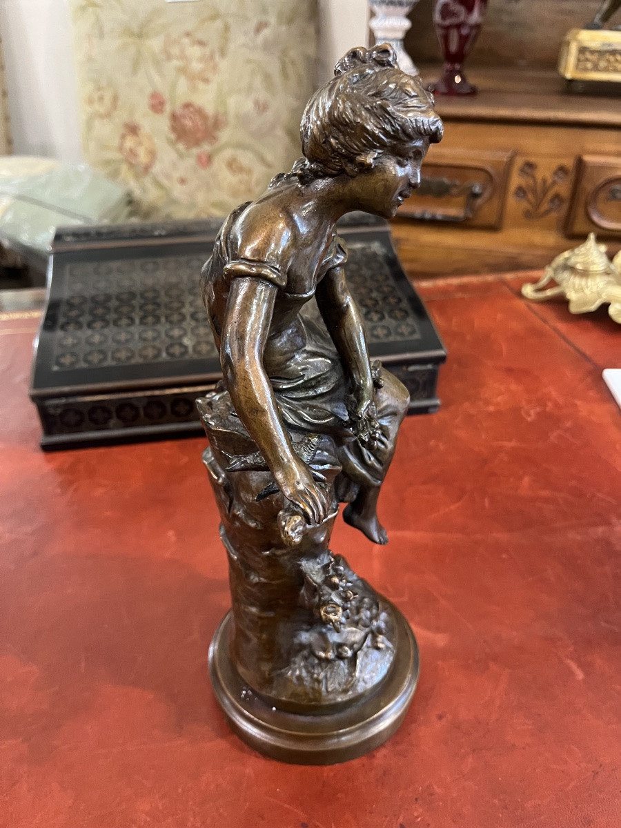 Sculpture  en bronze «  jeune femme à la colombe «  par L. P. Moreau -photo-1