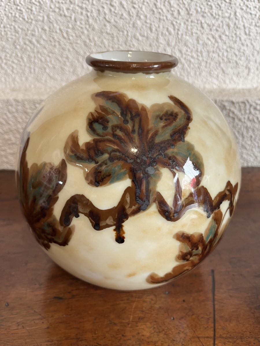 Vase boule en porcelaine par Tharaud Limoges