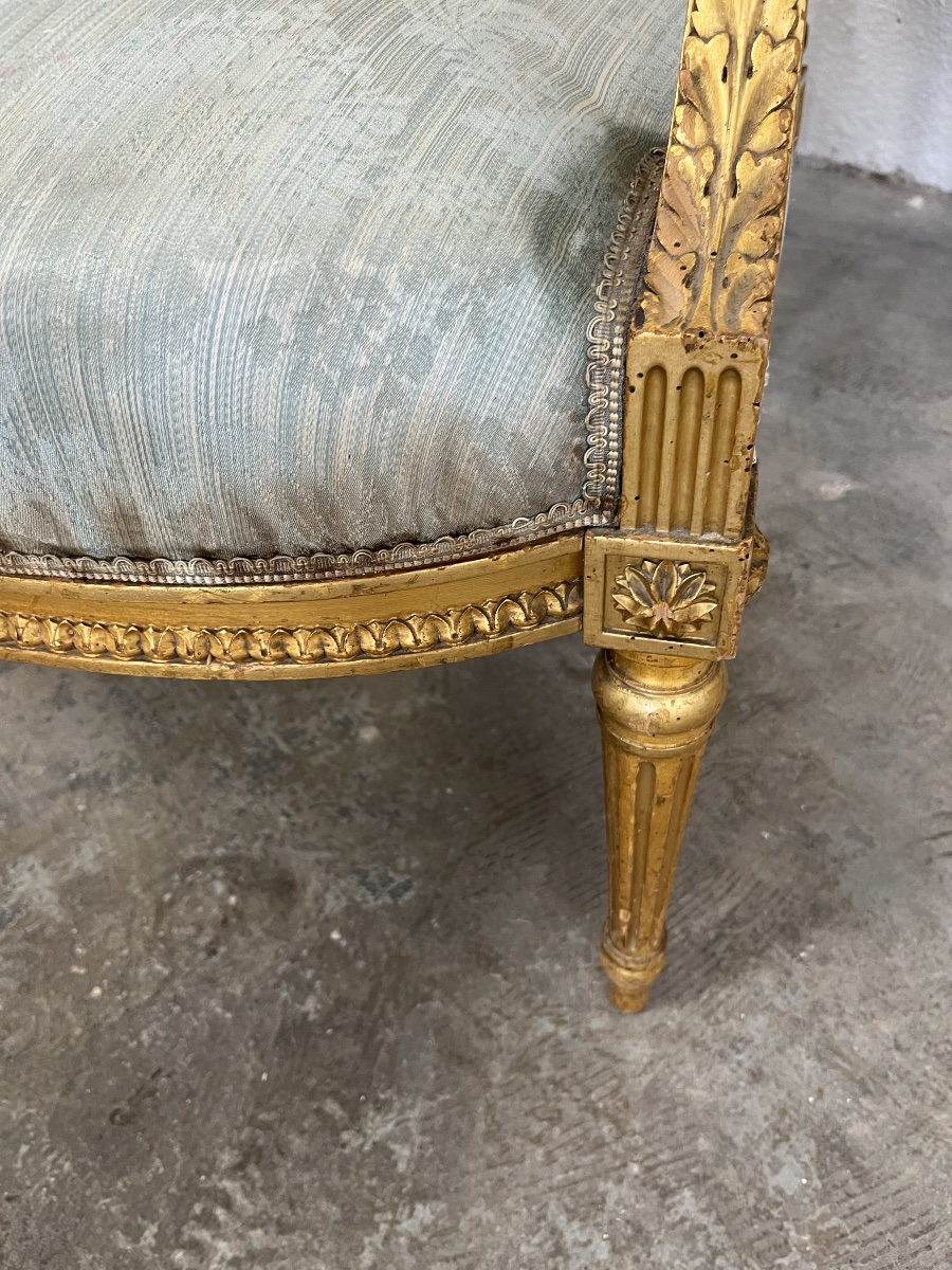 Suite de 4 fauteuils en bois doré et sculptés de style Louis XVI -photo-1