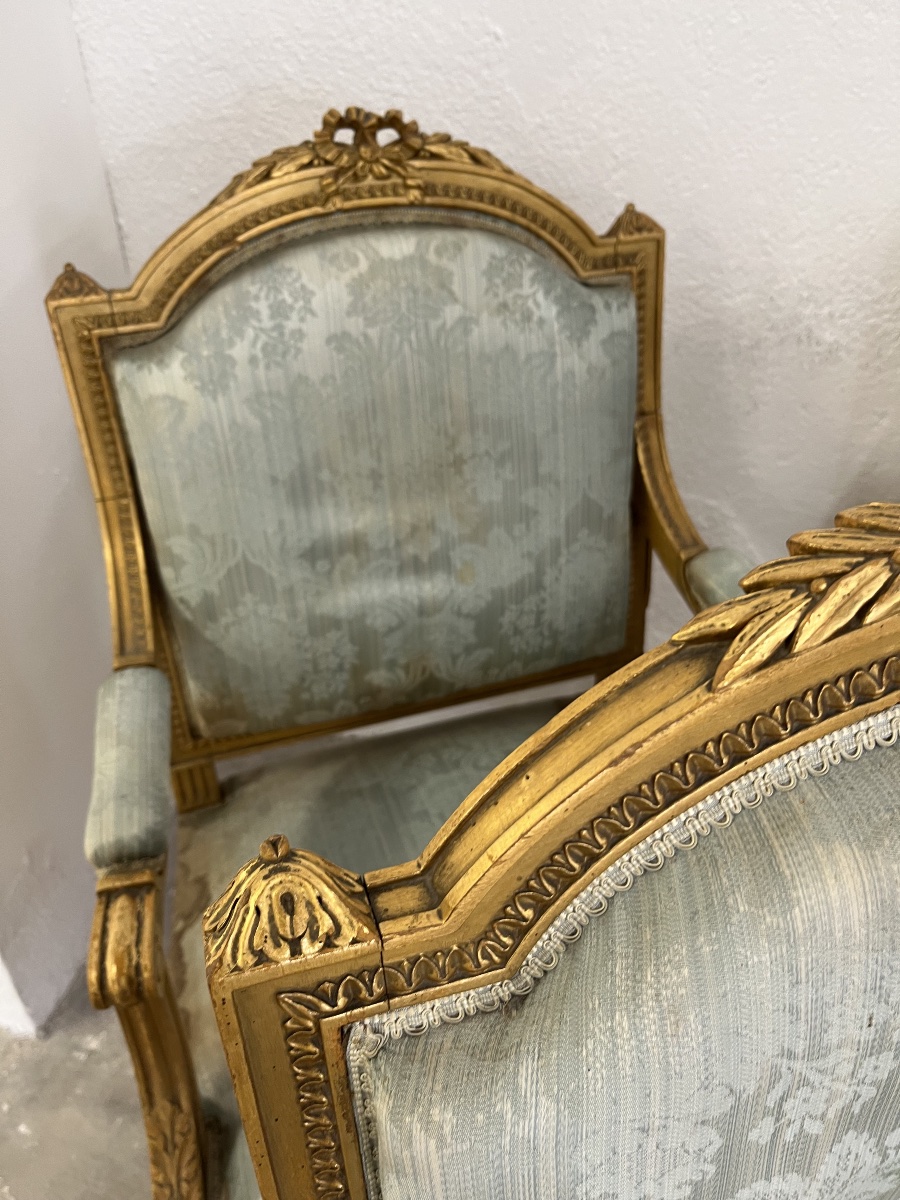 Suite de 4 fauteuils en bois doré et sculptés de style Louis XVI -photo-2