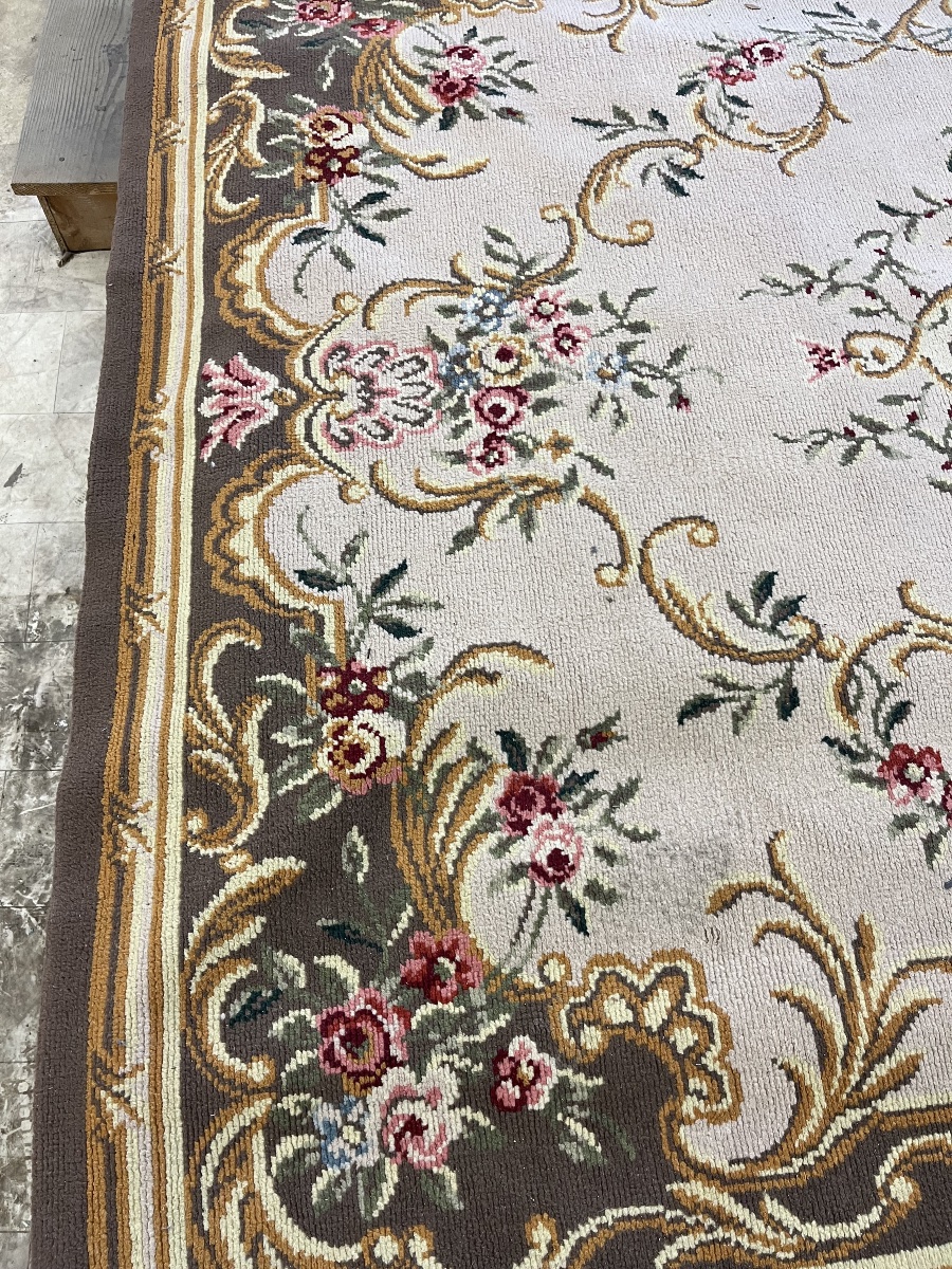 Grand tapis D’ Aubusson à décor floral polychrome -photo-2