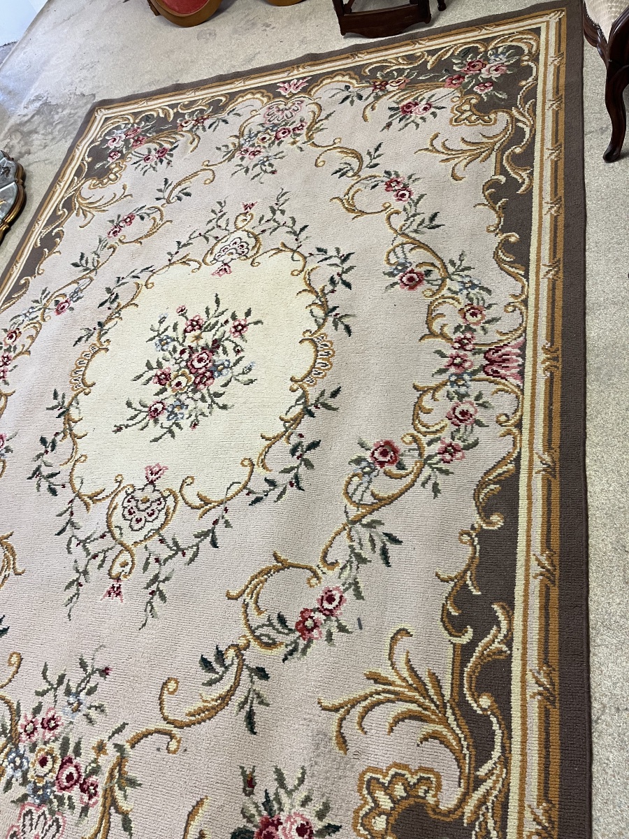 Grand tapis D’ Aubusson à décor floral polychrome 