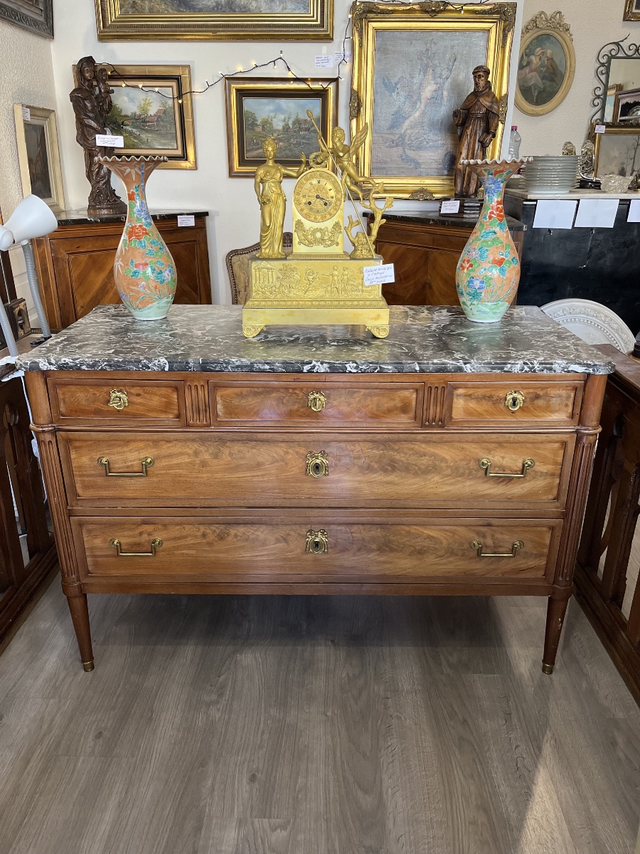 Belle commode en acajou Époque Louis XVI 