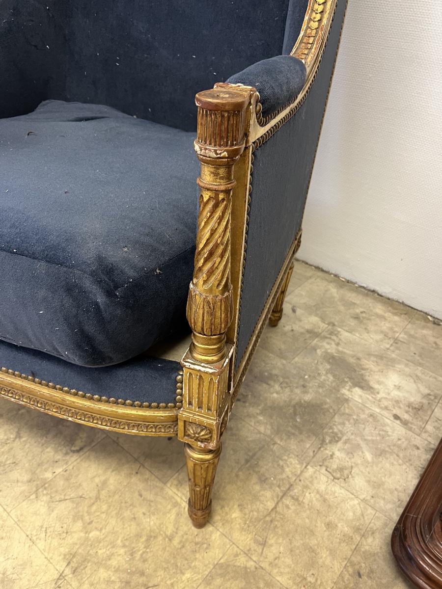 Importante bergère en bois sculpté et doré Style Louis XVI -photo-4