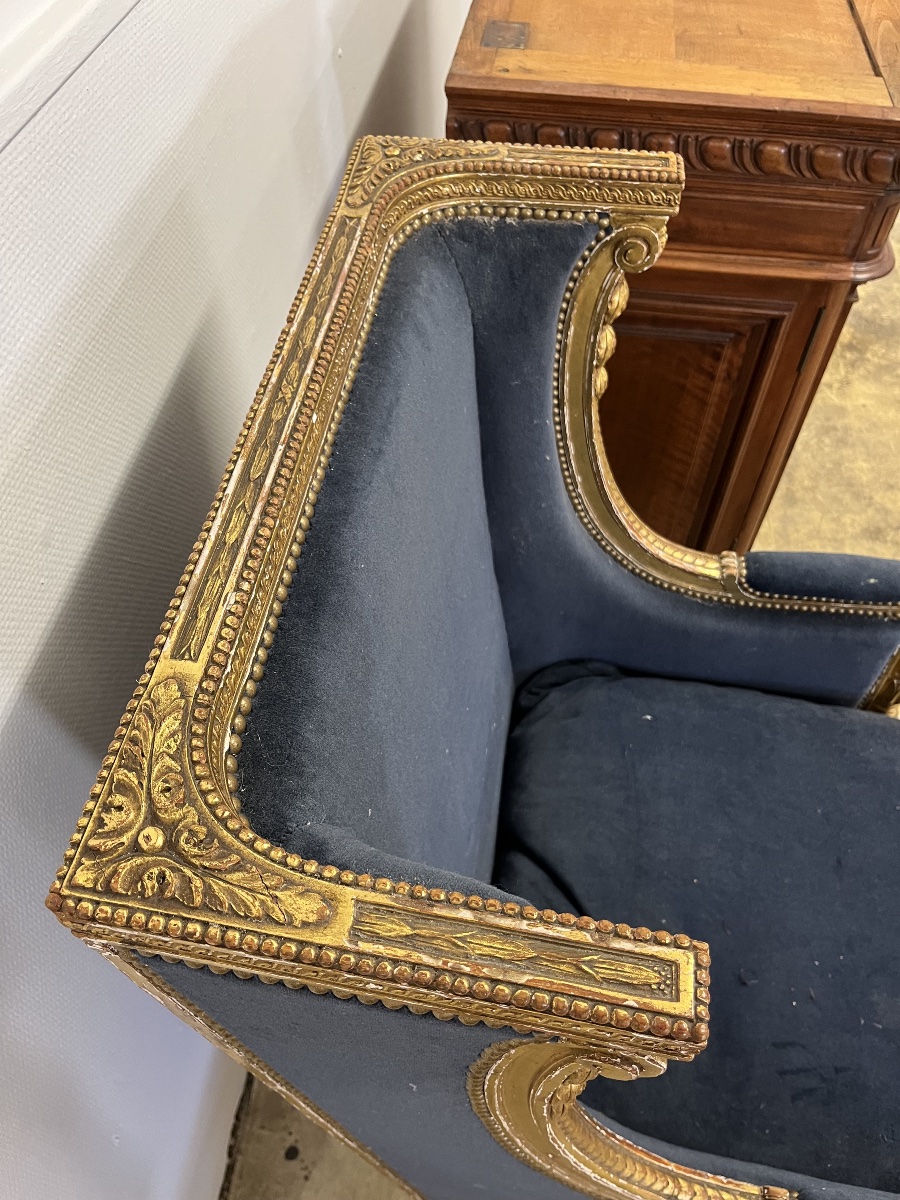 Importante bergère en bois sculpté et doré Style Louis XVI -photo-2
