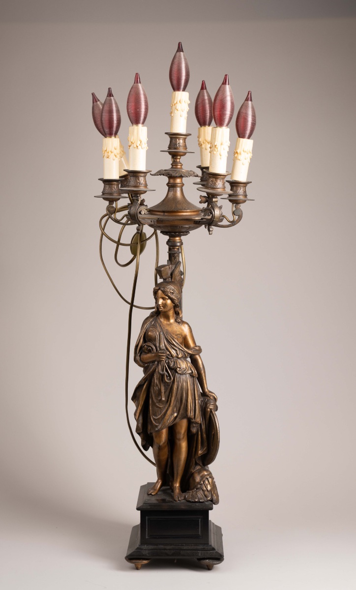 Important candélabre figurant Athena  en bronze à 7 feux 19 éme Siècle 