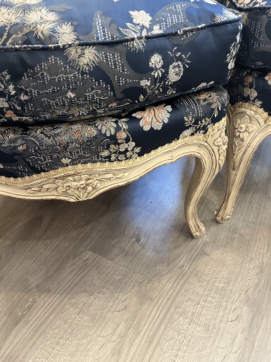 Belle paire de chauffeuses de style Louis  XV  tissus  décor Asiatique 