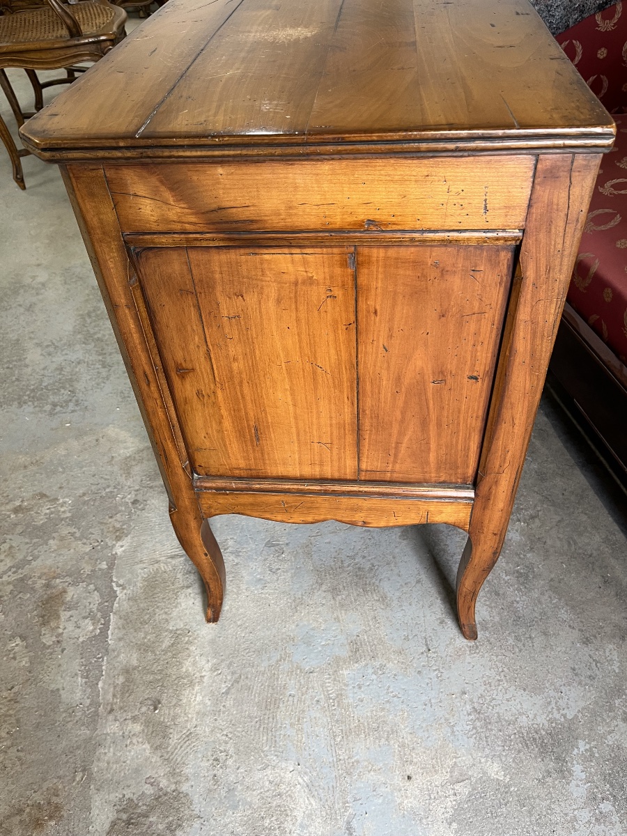 Small, Hipped-roof Chest Of Drawers Made Of Light-colored Wood In The Louis XV Style-photo-3