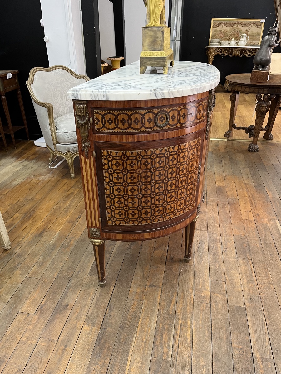 Belle Commode demie -lune en marqueterie de style Louis XVI -photo-7