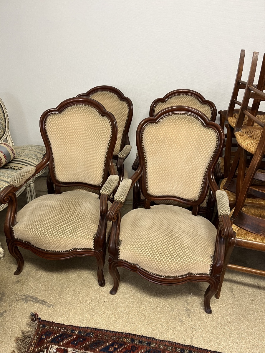 Suite de 4 fauteuils 19 éme siècle en acajou 