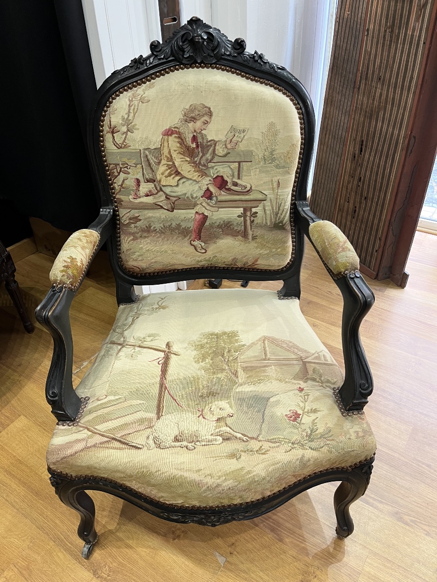 Fauteuil Napoléon III recouvert d’une belle tapisserie d’Aubusson