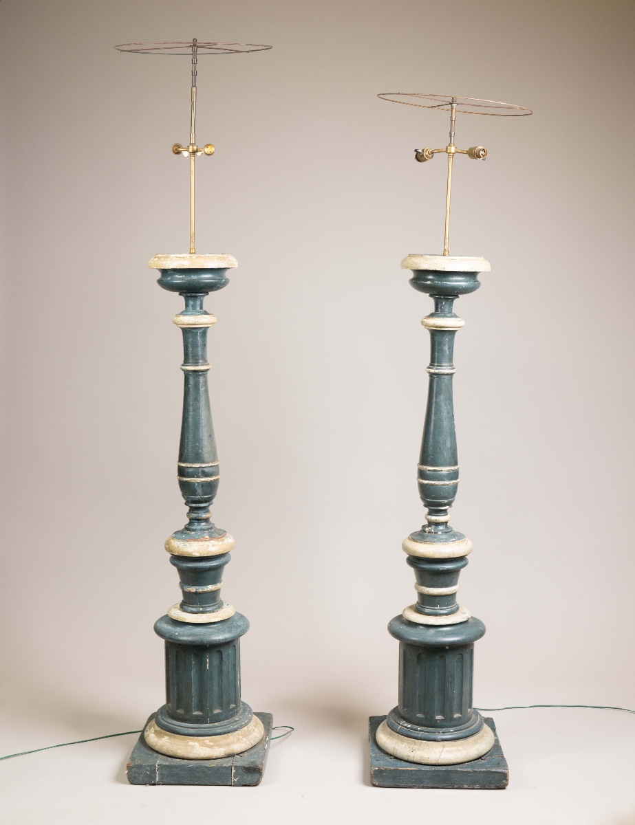 Grande Paire de torchères en bois peint style Louis XVI 