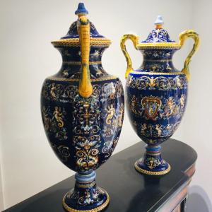 Paire D’importants Vases couverts  Style Renaissance En  faïence de 