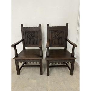 Paire de chaises à bras de style Gothique 
