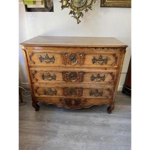 18th Century Blond Walnut Chest Of Drawers 