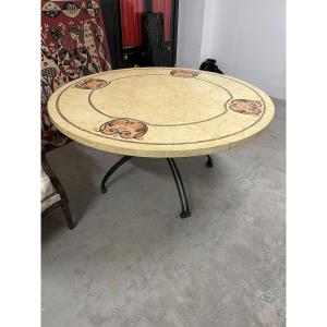 Grande table ronde en bois peint dans le goût Italien 