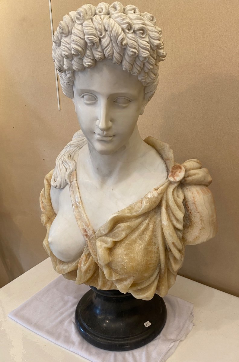 Grand Buste Anonyme d'Une Femme En Marbre Des Années 1900 En Marbre 