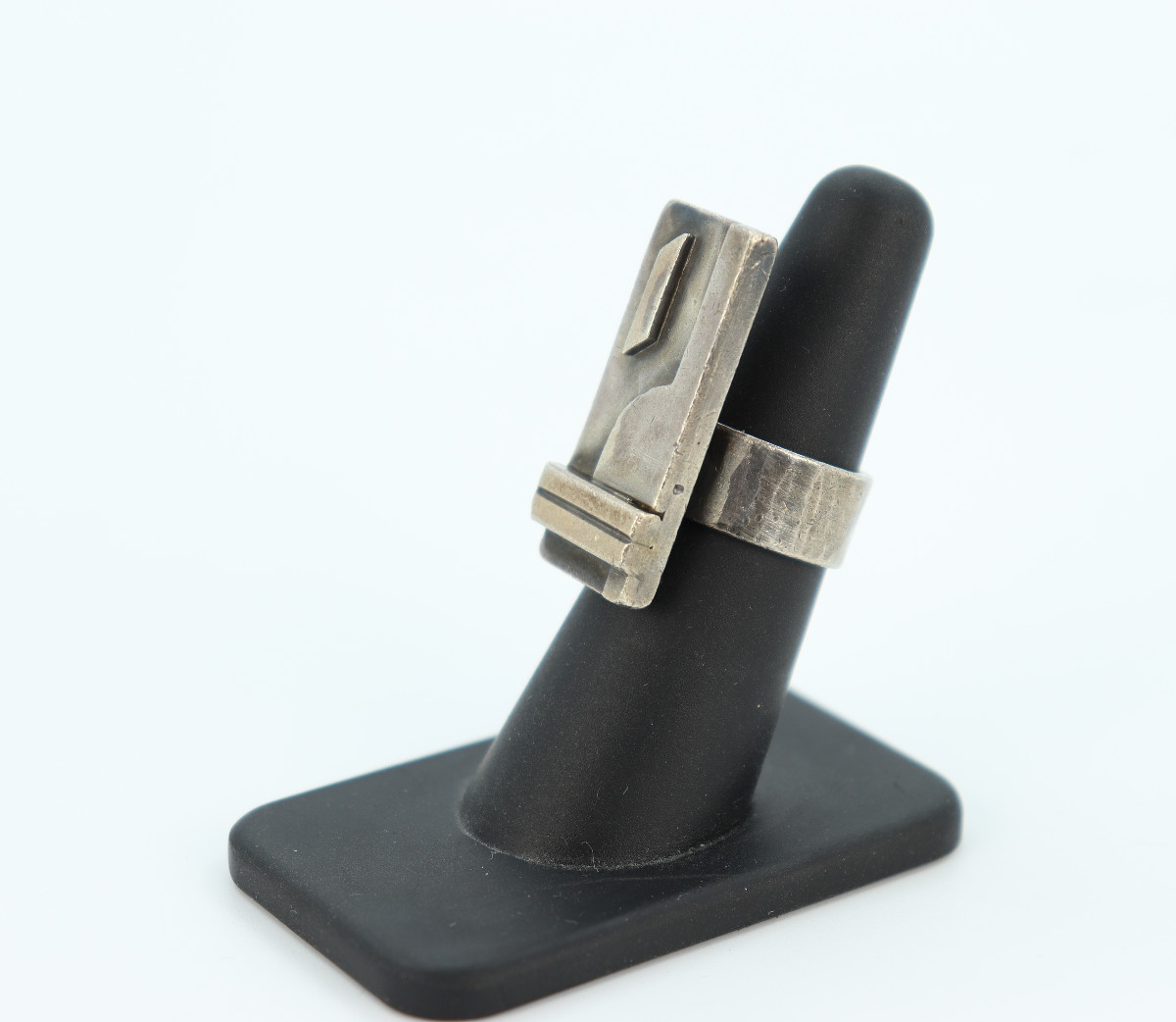 Bague moderniste par Jean Després