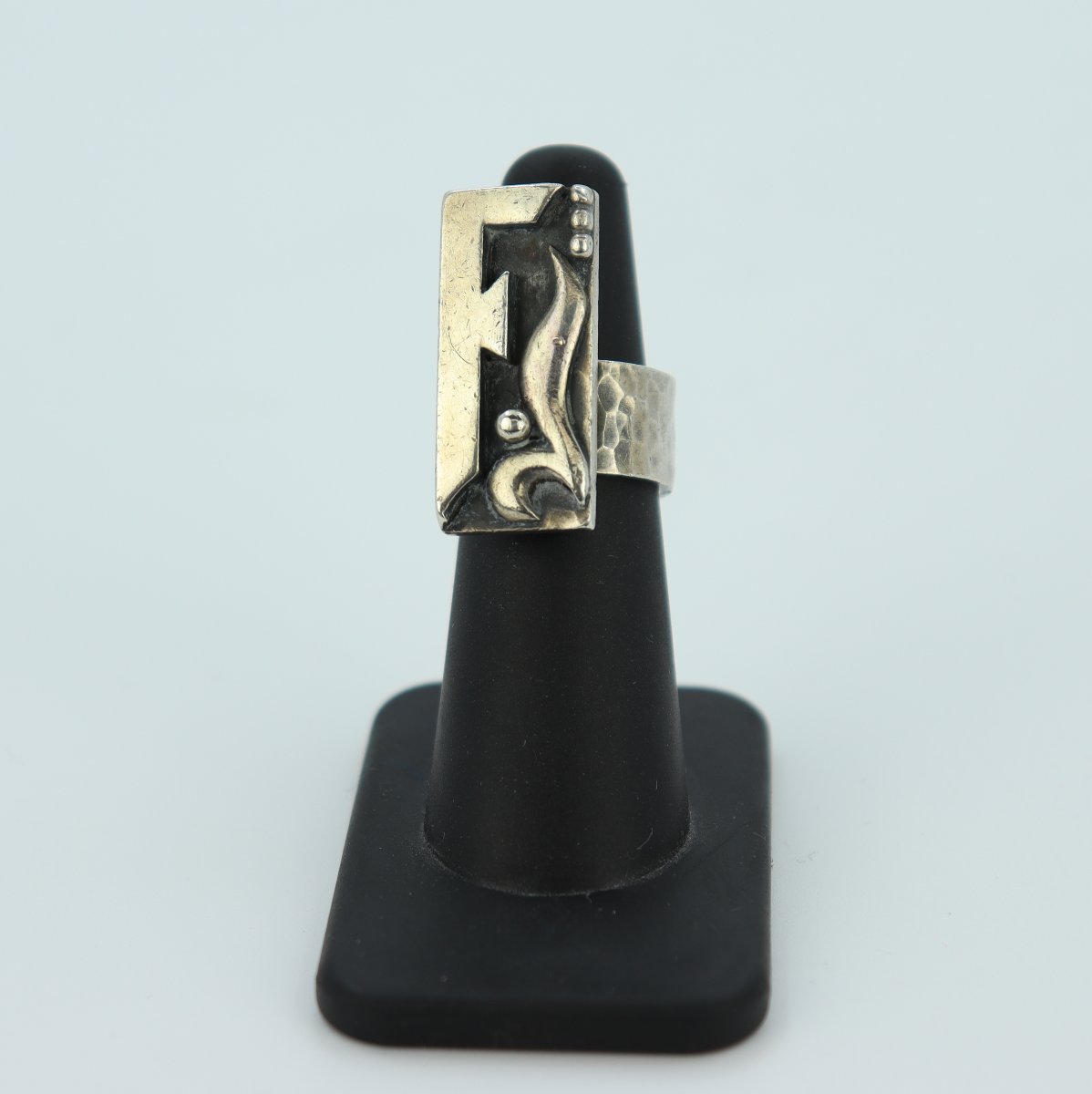 F Initial Ring By Jean Després-photo-2