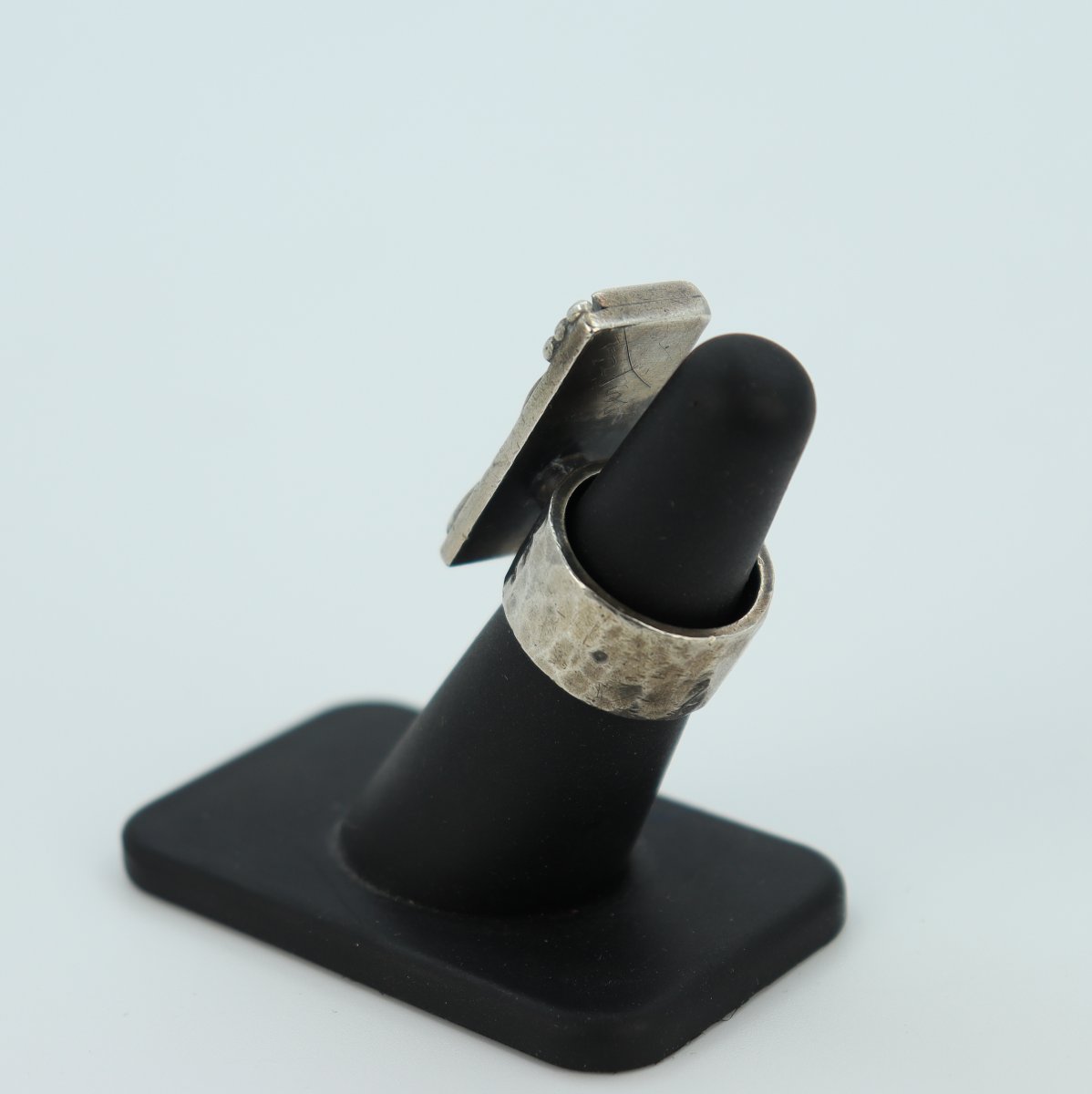 F Initial Ring By Jean Després-photo-4