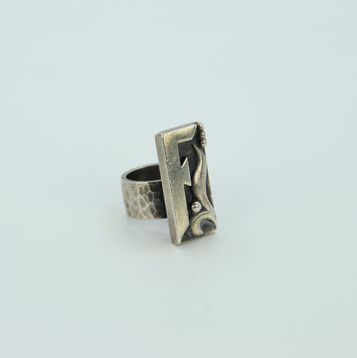 F Initial Ring By Jean Després-photo-2