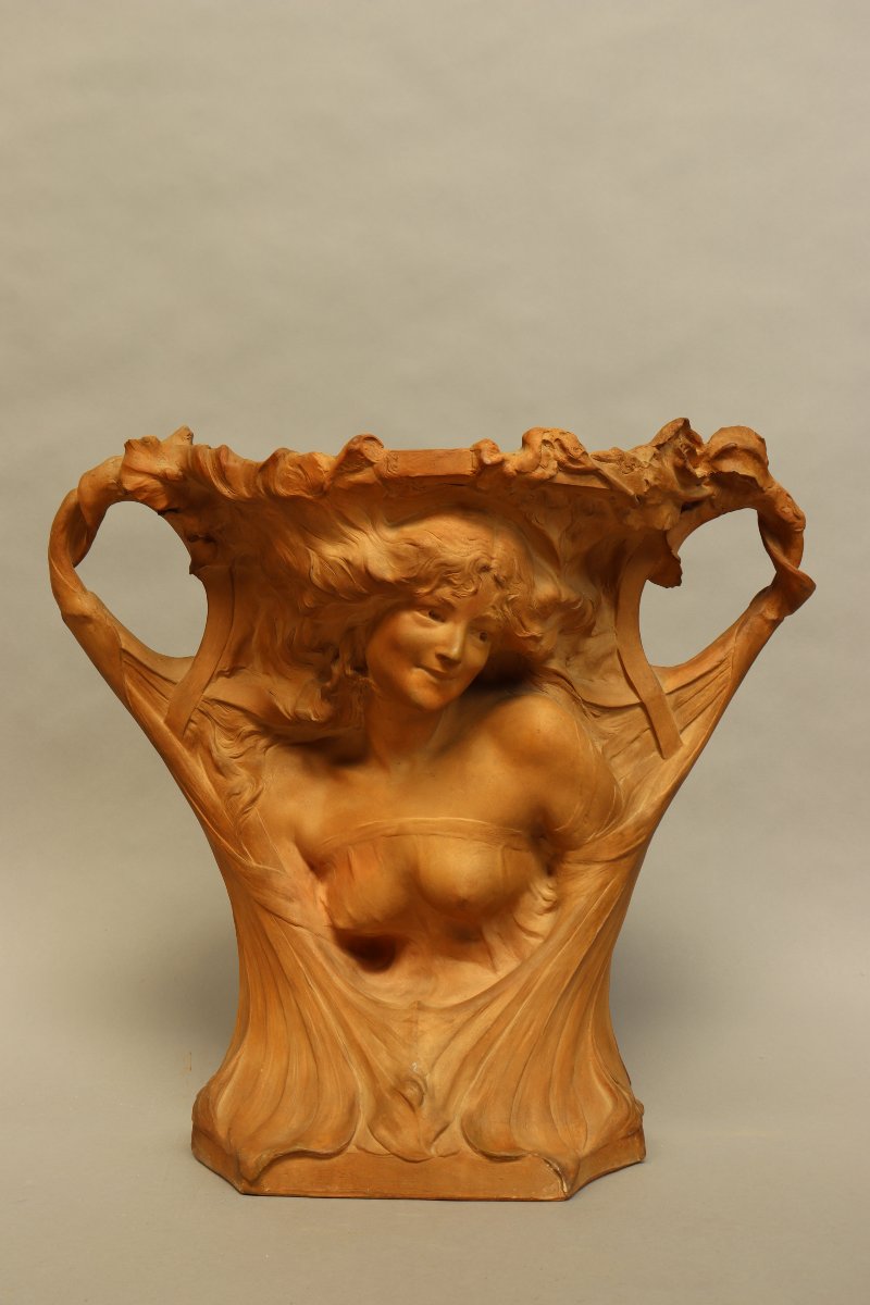Muse, vase en terre cuite par Paul François Berthoud