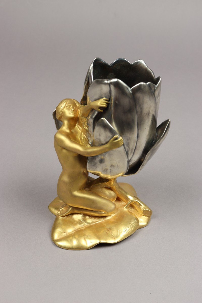 Femme Au Nénuphar Par Maurice Bouval