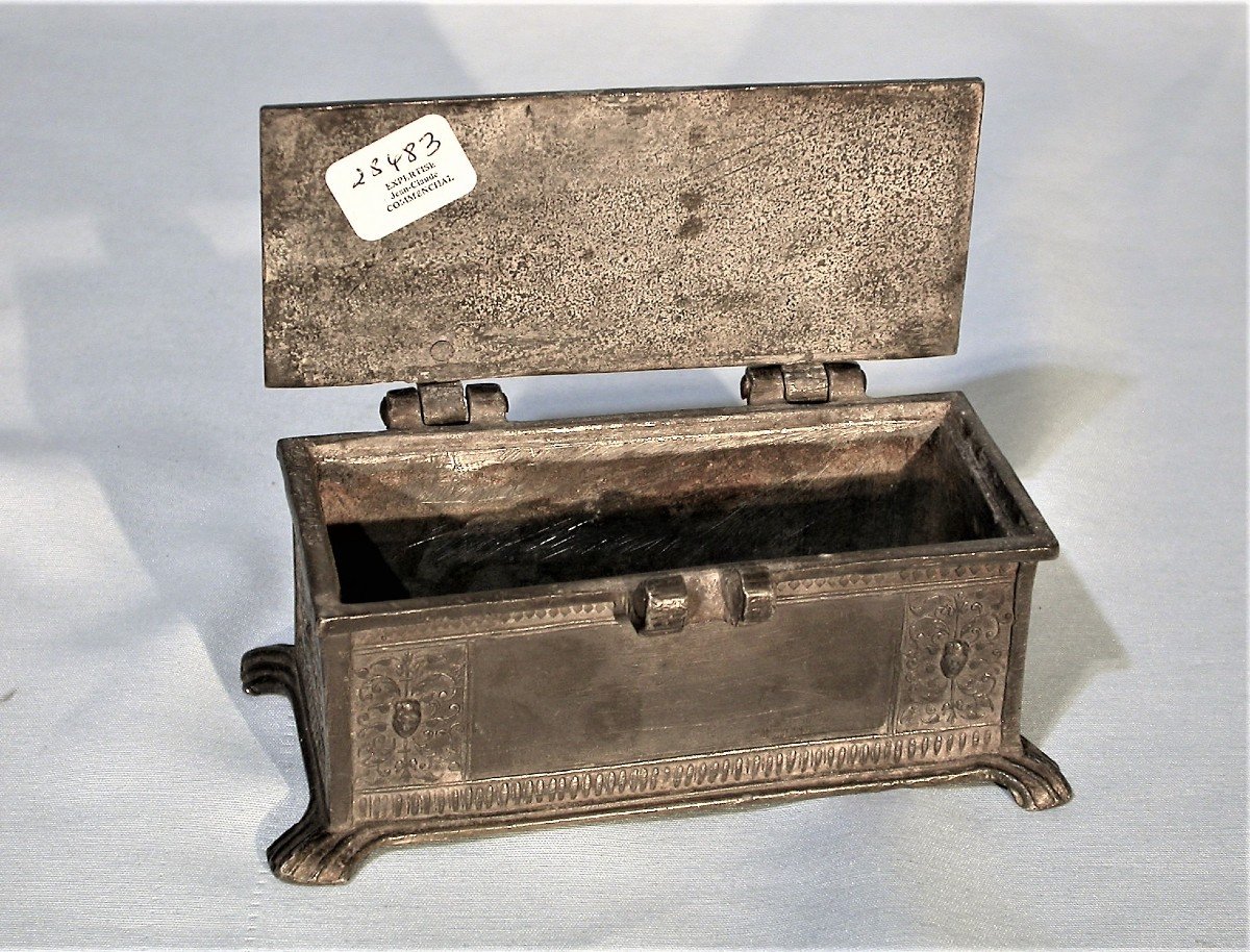 COFFRET AUX SAINTES HUILES EN ETAIN (étain) - CIRCA 1600-photo-3